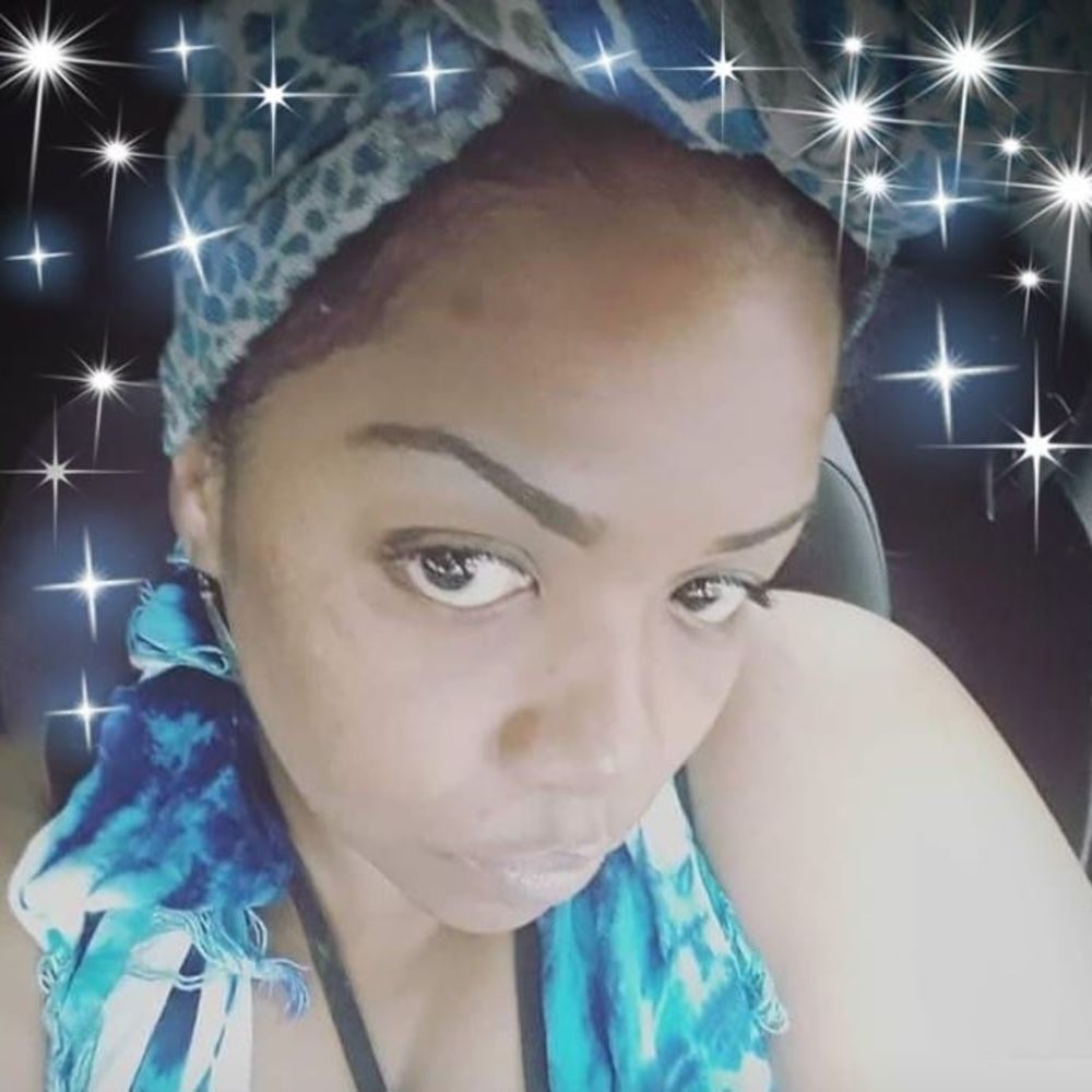 Meet your Posher, Makeba